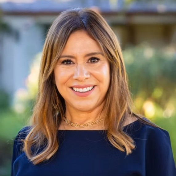 Nora Campos Headshot